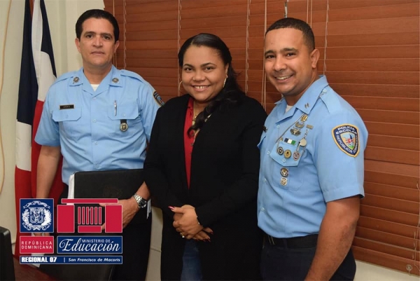 Directora Regional se reúne con Sub Director Regional Policía Escolar