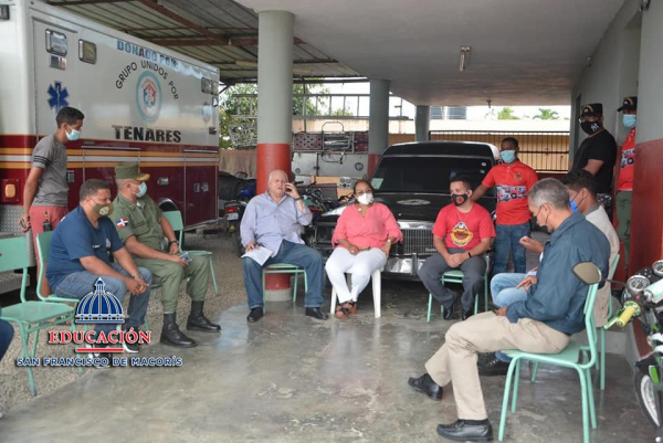 Directora Regional de Educación 07 realiza visita a Bomberos provincia Hermanas Mirabal