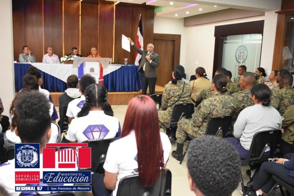 Ejército, Ministerio de Defensa y Regional 07 realizan charla Valores Patrios