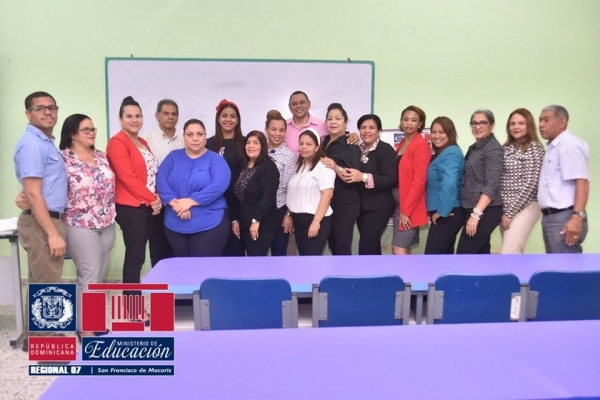 Nivel Secundario Regional 07 realiza encuentro con Técnicos área Curricular