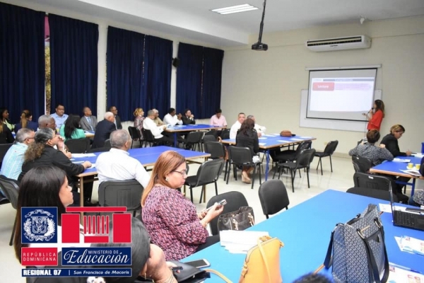 Regional Educación 07 participa en mesa de diálogo sobre informe PISA 2018
