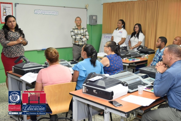 Directora Regional participa en clausura talleres Formación Continua Centrada en la Escuela para el año escolar 2018- 2019