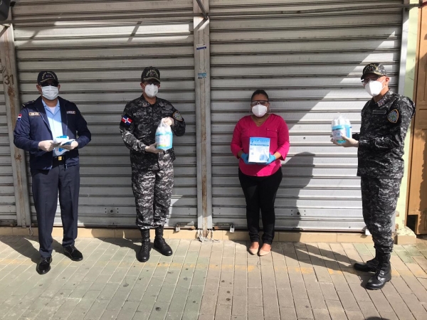 Director Policía Escolar dota de kits de protección a sus agentes y  Redobla medidas preventivas para evitar contagio COVID-19