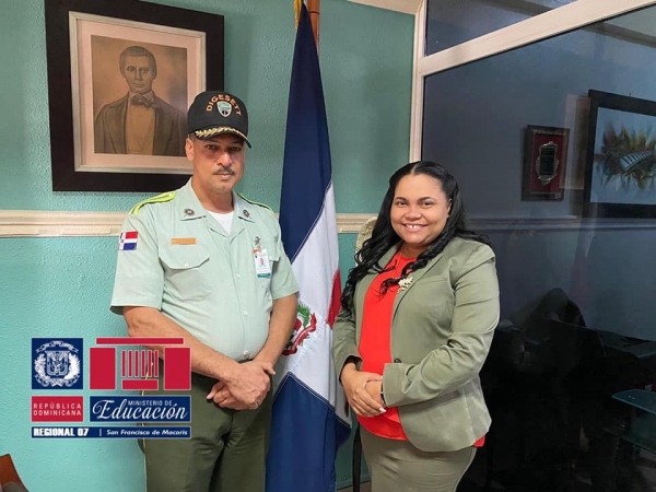 Directora Regional recibe visita de salutación del coronel Francisco López