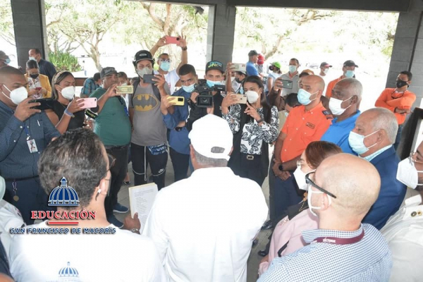 Directora Regional de Educación 07 participa en Rueda de Prensa Jornada Masiva de vacunación
