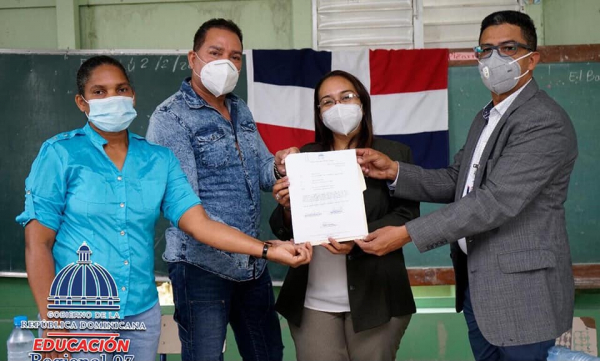 Bachatero dominicano apadrinará construcción de centro educativo Regional de Educación 07