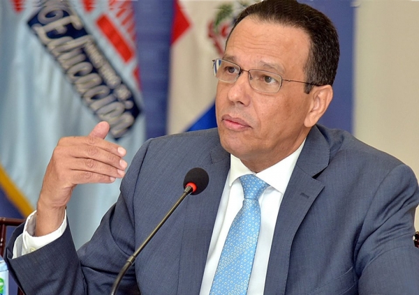 Ministro Peña Mirabal condena desórdenes de estudiantes en Santiago y Santo Domingo, sancionarán estudiantes