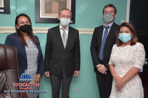 Embajador de Francia visita instalaciones Regional de Educaci&oacute;n 07