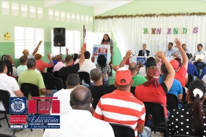 Directora Regional encabeza asamblea con presidentes APMAE Distrito 07-04