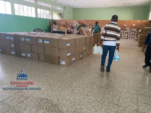 Directora Regional de Educaci&oacute;n 07 recibe insumos para centros educativos