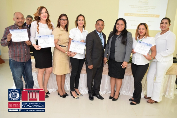 Regional 07 entrega certificados a participantes Diplomado Lenguas Extranjeras