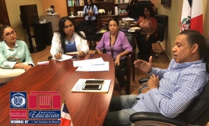 Directora Regional Educaci&oacute;n se re&uacute;ne con Alcalde Municipal, representantes DIGEPEP, INAIPI y QAC