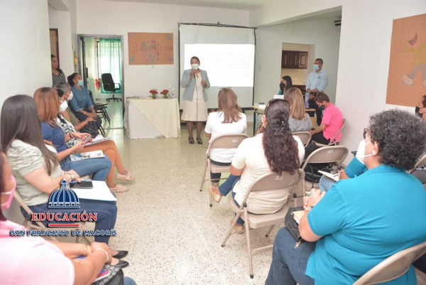 Directora Regional de Educación 07 participa en segundo día capacitación en nuevas pruebas psicopedagógicas