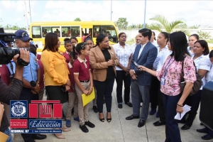 Escuela Cristo Rey Inaugurada el pasado martes recibe autob&uacute;s solicitado por estudiante