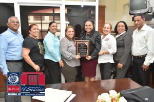 T&eacute;cnicos de Art&iacute;stica reconocen apoyo y trabajo en equipo de la directora Regional 07 Mariel Santos