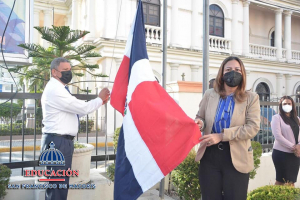 Regional de Educaci&oacute;n 07 iza bandera en honor a Mat&iacute;as Ram&oacute;n Mella