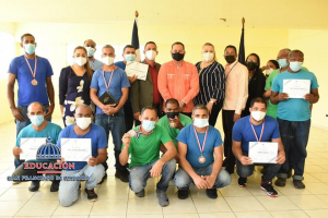 Regional de Educaci&oacute;n 07 participa en acto de reconocimientos de Escuela de Adultos y PREPARA Hilma Contreras