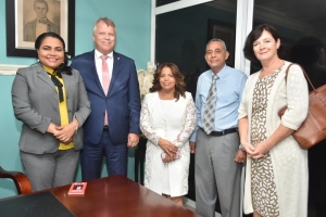 Directora Regional 07 recibe embajador Suizo Robert Schnider