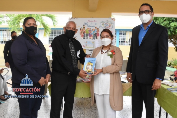 Centro Educativo Regional de educación recibe libros en el marco del Plan Dominicana Lee