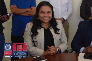 Directora Regional Educaci&oacute;n se regocija en congratular a los maestros en su D&iacute;a Nacional