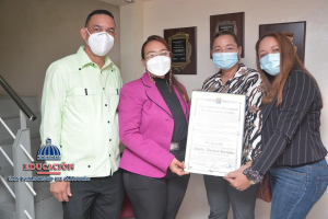 Ayuntamiento San Francisco de Macor&iacute;s reconoce familias con alta  trayectoria magisterial