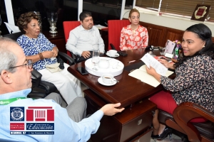 Directora Regional 07 socializa avances con miembros Patronato San Martin