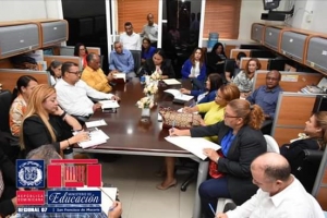 Directora Regional encabeza reuni&oacute;n de personal y reconoce colaboradores del mes