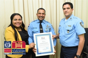 Directora Regional 07 reconoce labor Polic&iacute;a Escolar