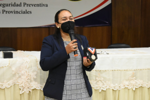 Directora Regional de Educaci&oacute;n 07 entrega medalla de plata al personal t&eacute;cnico, docente y de apoyo.