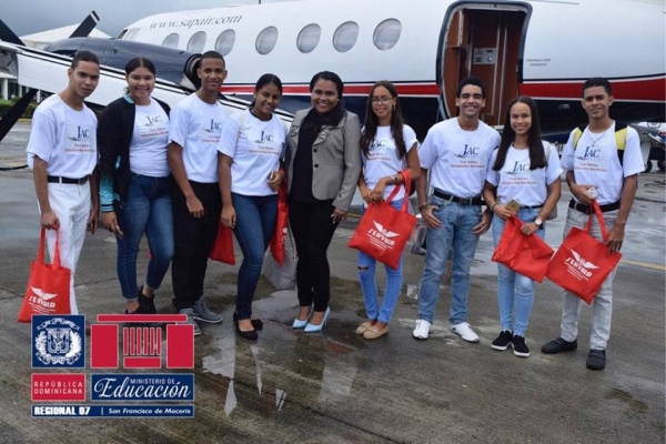 JAC premia con tour aéreo a estudiantes sobresalientes Regional Educación 07