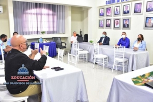 Directora Regional de Educaci&oacute;n 07 se re&uacute;ne con director Provincial Salud P&uacute;blica y otras autoridades