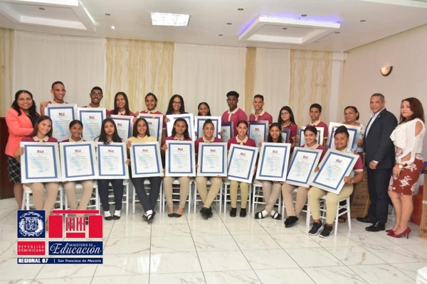 Regional 07 realiza Premio a la Máxima Excelencia Estudiantil